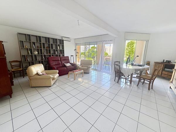 Spacieux appartement avec terrasse et garage