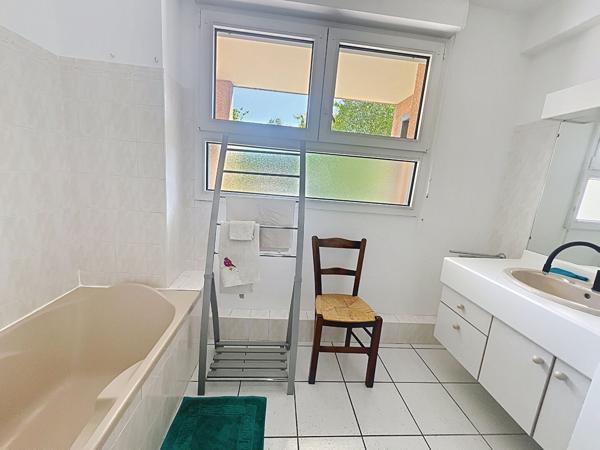 Spacieux appartement avec terrasse et garage