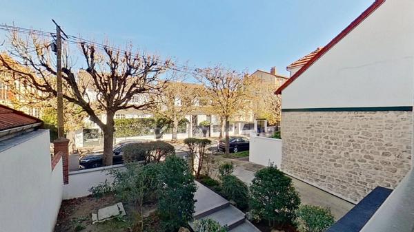 SAINT MAUR DES FOSSES - Studio lumineux avec balcon, cave et parking