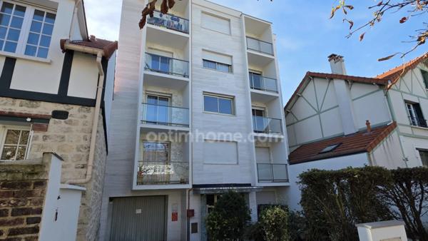 SAINT MAUR DES FOSSES - Studio lumineux avec balcon, cave et parking