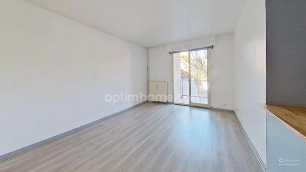 SAINT MAUR DES FOSSES - Studio lumineux avec balcon, cave et parking