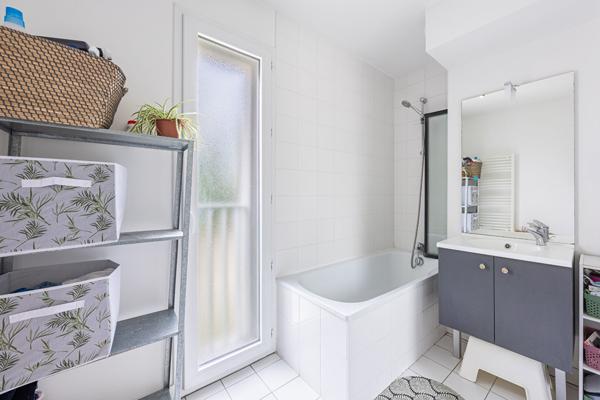 Saint-Herblain – T4 récent avec terrasse de 24 m² et double stationnement