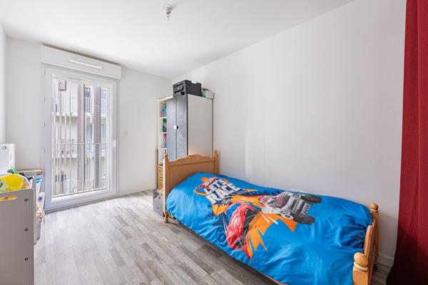 Saint-Herblain – T4 récent avec terrasse de 24 m² et double stationnement