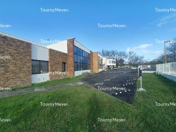 GRADIGNAN - A LOUER LOCAL D'ACTIVITÉS 1 100 M² - TERRAIN PRIVATIF