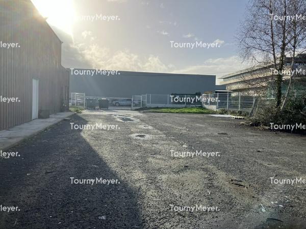 GRADIGNAN - A LOUER LOCAL D'ACTIVITÉS 1 100 M² - TERRAIN PRIVATIF