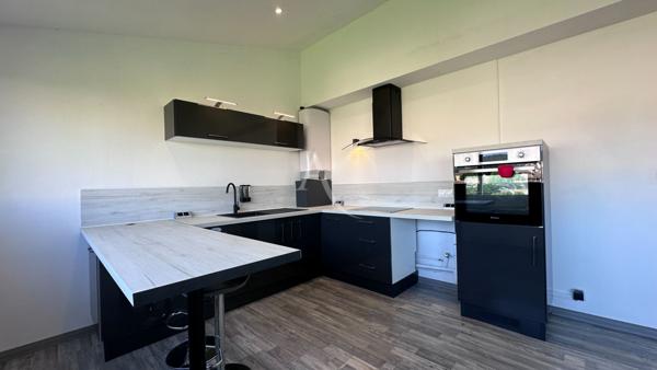 SPECIAL INVESTISSEUR APPARTEMENT LUMINEUX TYPE 2 VENDU LOUE AVEC ASCENSEUR ET CAVE AU CENTRE VILLE MANOSQUE