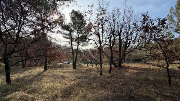 TERRAIN CONSTRUCTIBLE DE 1300M2 A PIERREVERT