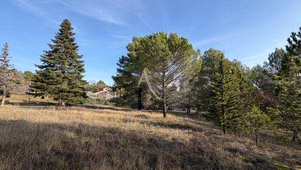 TERRAIN CONSTRUCTIBLE DE 1300M2 A PIERREVERT