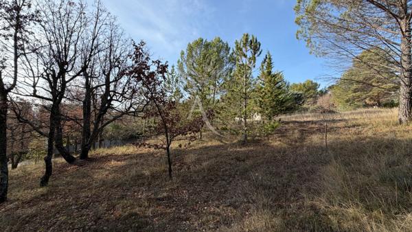 TERRAIN CONSTRUCTIBLE DE 1300M2 A PIERREVERT