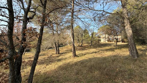 TERRAIN CONSTRUCTIBLE DE 1300M2 A PIERREVERT