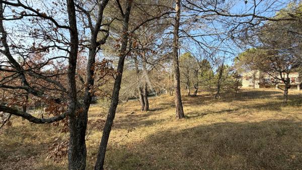 TERRAIN CONSTRUCTIBLE DE 1300M2 A PIERREVERT