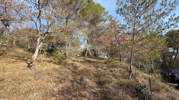 TERRAIN CONSTRUCTIBLE DE 1300M2 A PIERREVERT