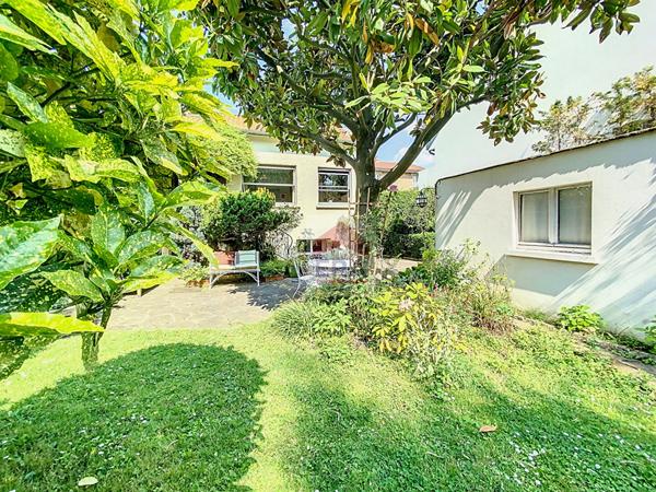 Maison Suresnes 7 pièce(s) 160 m2