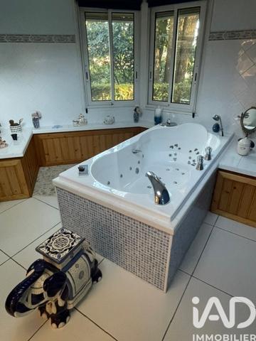 Maison à vendre 17 pièces 762 m² Saint-Germain-de-Lusignan