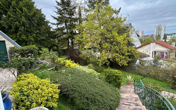 Maison à vendre    6 pièces •  Villemomble