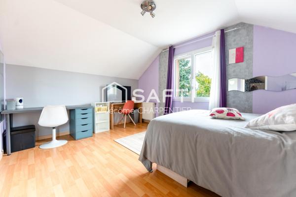 Que vous soyez en famille, jeune couple ou à la recherche d’un plain-pied agréable et moderne, cette maison vous séduira par son confort, son espace et sa belle luminosité