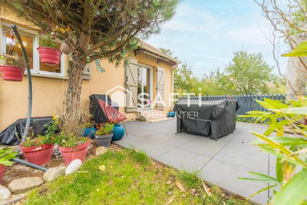 Que vous soyez en famille, jeune couple ou à la recherche d’un plain-pied agréable et moderne, cette maison vous séduira par son confort, son espace et sa belle luminosité