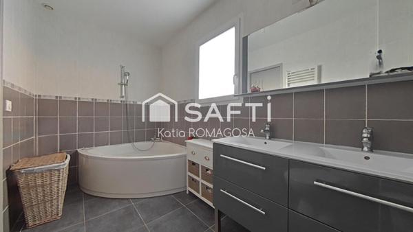 Villa 3 faces - 4 chambres - Piscine - Garage