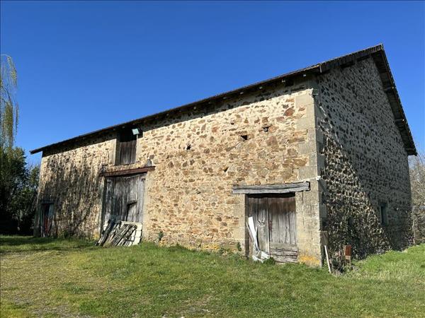 Grange à vendre |  La Coquille |  1 pièce | 190 m²