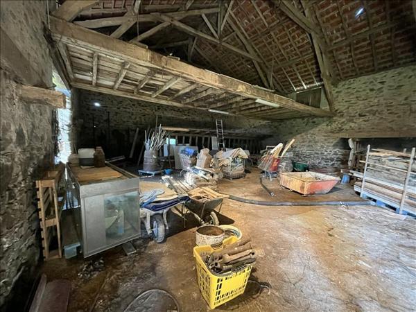 Grange à vendre |  La Coquille |  1 pièce | 190 m²