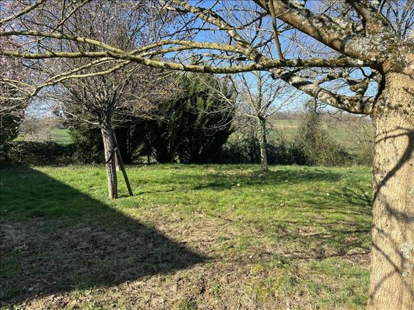 Grange à vendre |  La Coquille |  1 pièce | 190 m²