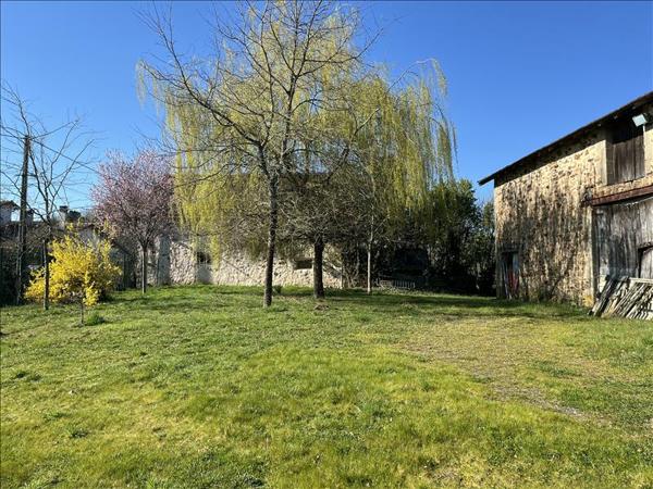 Grange à vendre |  La Coquille |  1 pièce | 190 m²