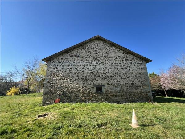 Grange à vendre |  La Coquille |  1 pièce | 190 m²