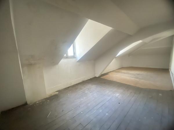 03200 VICHY –IMMEUBLE DE RAPPORT MIXTE AVEC 2 APPARTEMENTS + LOCAL COMMERCIAL -COEUR DE VILLE