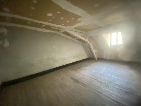 03200 VICHY –IMMEUBLE DE RAPPORT MIXTE AVEC 2 APPARTEMENTS + LOCAL COMMERCIAL -COEUR DE VILLE