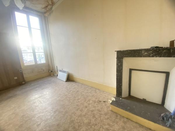 03200 VICHY –IMMEUBLE DE RAPPORT MIXTE AVEC 2 APPARTEMENTS + LOCAL COMMERCIAL -COEUR DE VILLE