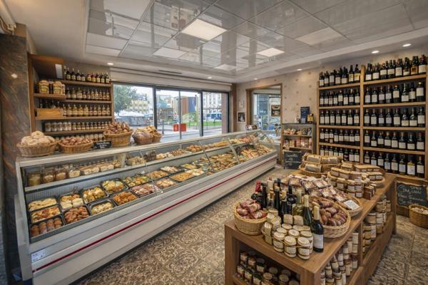 03200 VICHY –IMMEUBLE DE RAPPORT MIXTE AVEC 2 APPARTEMENTS + LOCAL COMMERCIAL -COEUR DE VILLE