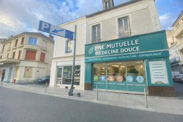 03200 VICHY –IMMEUBLE DE RAPPORT MIXTE AVEC 2 APPARTEMENTS + LOCAL COMMERCIAL -COEUR DE VILLE