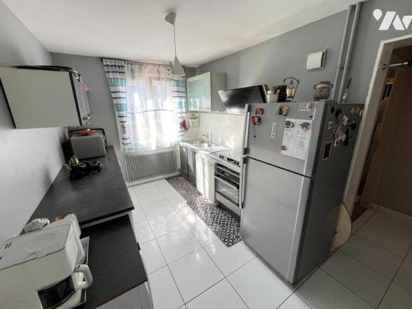 Maison à usage mixte de commerce et d'habitation de 5 pièces (environ 165 m²) située à proximit