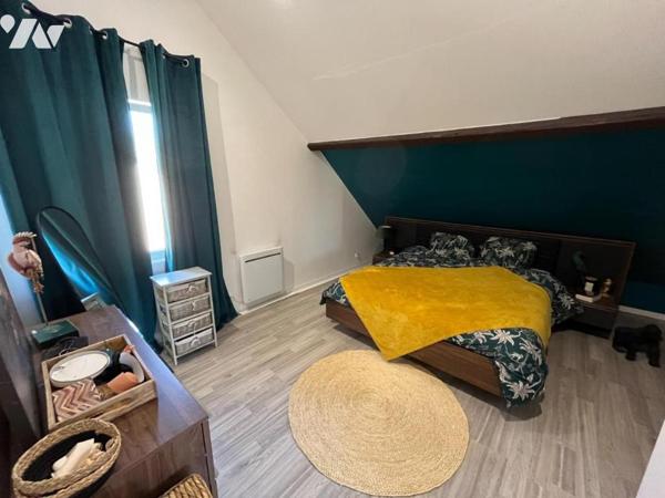 Maison à usage mixte de commerce et d'habitation de 5 pièces (environ 165 m²) située à proximit