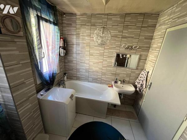 Maison à usage mixte de commerce et d'habitation de 5 pièces (environ 165 m²) située à proximit