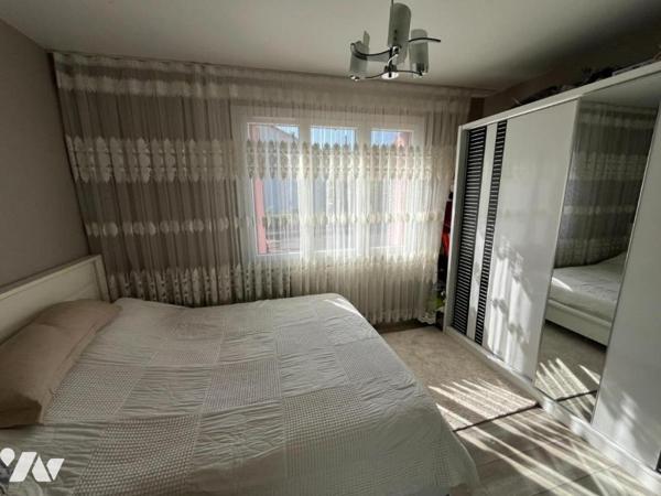 Maison à usage mixte de commerce et d'habitation de 5 pièces (environ 165 m²) située à proximit