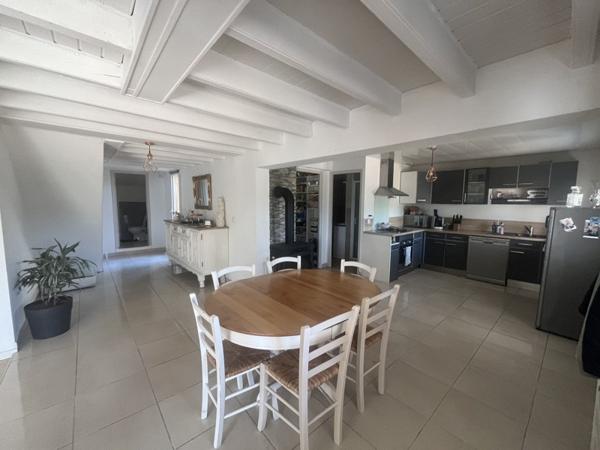 Maison à vendre 208 260 € Montpon-Ménestérol 4 p 109 m² DPE D