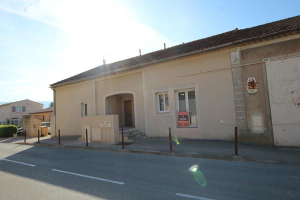APPARTEMENT T1BIS CENTRE VILLAGE REZ DE CHAUSSEE - PARKING DEUX VEHICULES