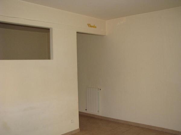 APPARTEMENT T1BIS CENTRE VILLAGE REZ DE CHAUSSEE - PARKING DEUX VEHICULES
