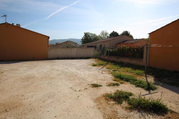 APPARTEMENT T1BIS CENTRE VILLAGE REZ DE CHAUSSEE - PARKING DEUX VEHICULES