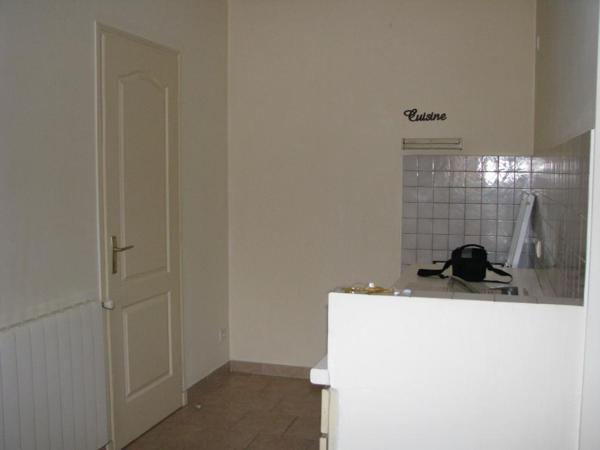 APPARTEMENT T1BIS CENTRE VILLAGE REZ DE CHAUSSEE - PARKING DEUX VEHICULES