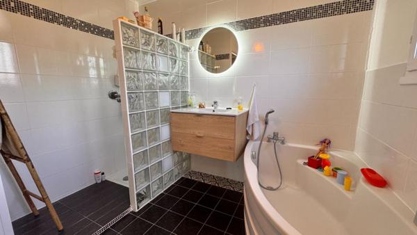 Maison T5 avec piscine sur jolie parcelle