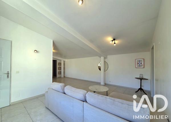 Location appartement 3 pièces 82 m² Nîmes