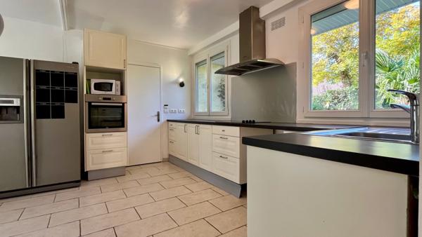 Saint-Nom-la-Bretèche (78860) MAISON FAMILIALE DE 153M2 BIEN ENTRETENUE EN RESIDENCE PROCHE ECOLES ET COLLEGE SUR ENVIRON 590M2 DE TERRAIN.