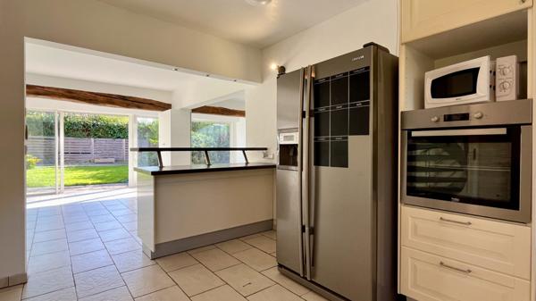 Saint-Nom-la-Bretèche (78860) MAISON FAMILIALE DE 153M2 BIEN ENTRETENUE EN RESIDENCE PROCHE ECOLES ET COLLEGE SUR ENVIRON 590M2 DE TERRAIN.