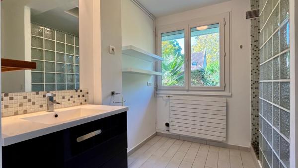 Saint-Nom-la-Bretèche (78860) MAISON FAMILIALE DE 153M2 BIEN ENTRETENUE EN RESIDENCE PROCHE ECOLES ET COLLEGE SUR ENVIRON 590M2 DE TERRAIN.