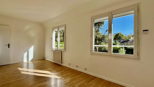 Saint-Nom-la-Bretèche (78860) MAISON FAMILIALE DE 153M2 BIEN ENTRETENUE EN RESIDENCE PROCHE ECOLES ET COLLEGE SUR ENVIRON 590M2 DE TERRAIN.