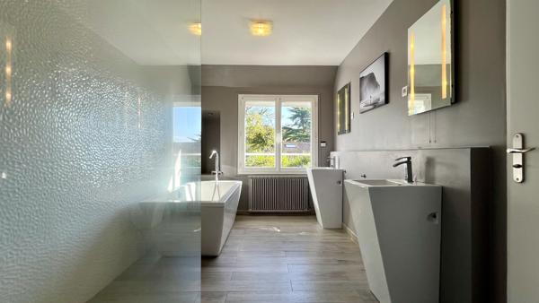 Saint-Nom-la-Bretèche (78860) MAISON FAMILIALE DE 153M2 BIEN ENTRETENUE EN RESIDENCE PROCHE ECOLES ET COLLEGE SUR ENVIRON 590M2 DE TERRAIN.