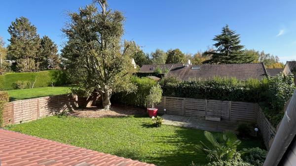 Saint-Nom-la-Bretèche (78860) MAISON FAMILIALE DE 153M2 BIEN ENTRETENUE EN RESIDENCE PROCHE ECOLES ET COLLEGE SUR ENVIRON 590M2 DE TERRAIN.