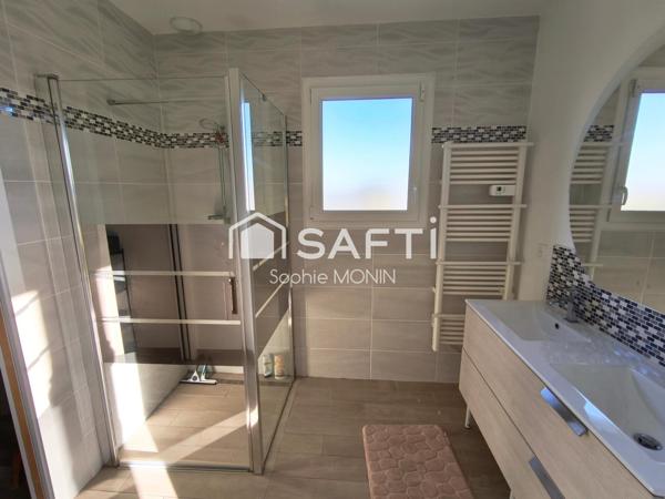 MAISON 130M²,SECTEUR BOURG EN BRESSE, PLAIN-PIEDS, 4 CHAMBRES, UNE SALLE D'EAU , UNE SALLE DE BAIN